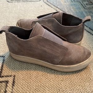 Dolce vita gray suede slip-on sneaker